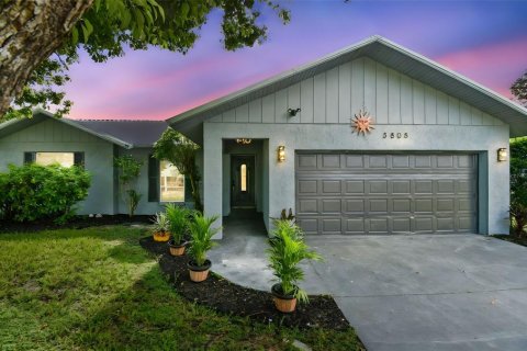 House in Palmetto, Florida 3 bedrooms, 115.76 sq.m. № 1840667 - photo 1