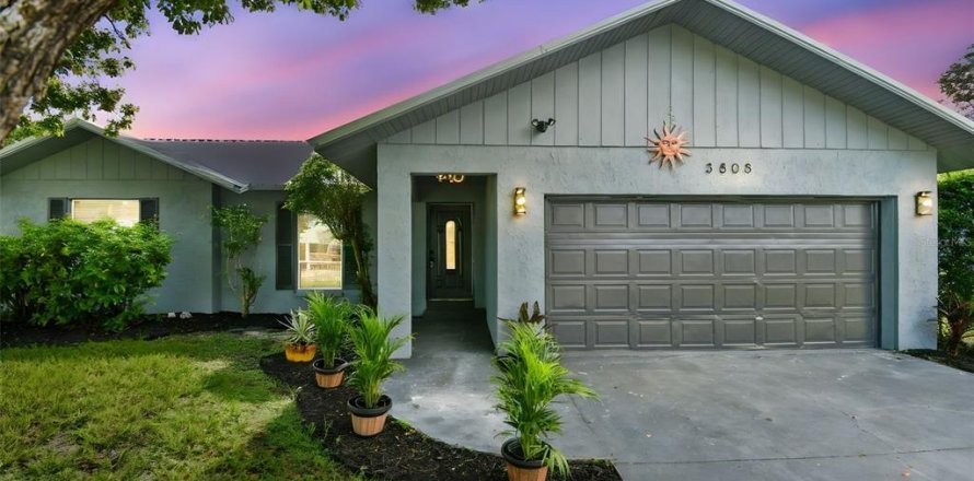 House in Palmetto, Florida 3 bedrooms, 115.76 sq.m. № 1840667