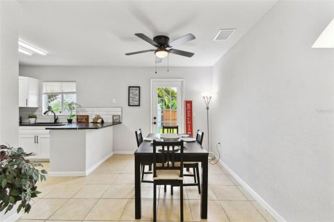 House in Palmetto, Florida 3 bedrooms, 115.76 sq.m. № 1840667 - photo 21