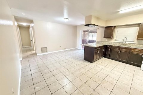 House in Kissimmee, Florida 4 bedrooms, 142.33 sq.m. № 2232622 - photo 7