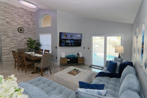 House in Haines City, Florida 4 bedrooms, 184.04 sq.m. № 2234473 - photo 3