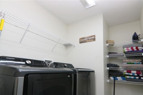 House in Haines City, Florida 4 bedrooms, 184.04 sq.m. № 2234473 - photo 14