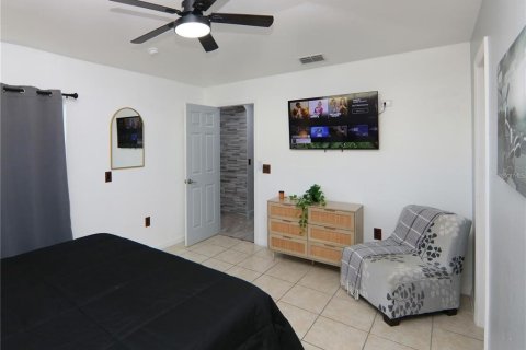 House in Haines City, Florida 4 bedrooms, 184.04 sq.m. № 2234473 - photo 13