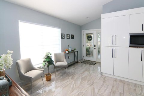 House in Haines City, Florida 4 bedrooms, 184.04 sq.m. № 2234473 - photo 6