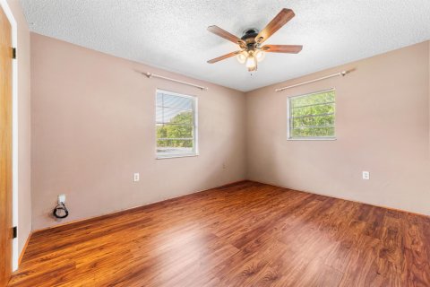 House in Okeechobee, Florida 3 bedrooms, 126.25 sq.m. № 2146947 - photo 27
