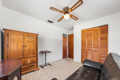 House in Okeechobee, Florida 3 bedrooms, 126.25 sq.m. № 2146947 - photo 30