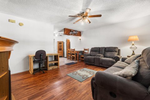 House in Okeechobee, Florida 3 bedrooms, 126.25 sq.m. № 2146947 - photo 5