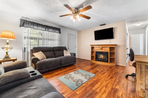 House in Okeechobee, Florida 3 bedrooms, 126.25 sq.m. № 2146947 - photo 6