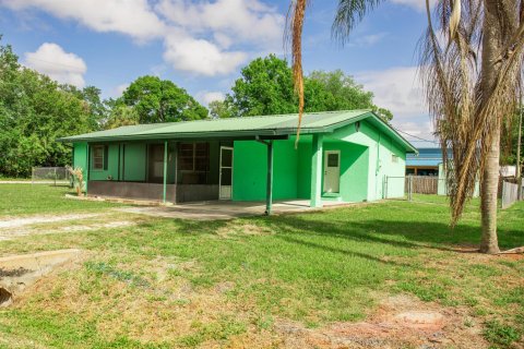 House in Okeechobee, Florida 3 bedrooms, 126.25 sq.m. № 2146947 - photo 2