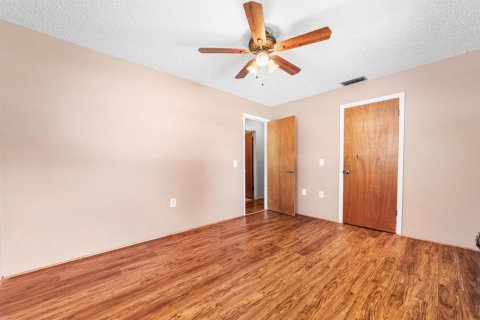 House in Okeechobee, Florida 3 bedrooms, 126.25 sq.m. № 2146947 - photo 28