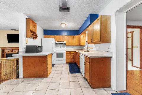 House in Okeechobee, Florida 3 bedrooms, 126.25 sq.m. № 2146947 - photo 10