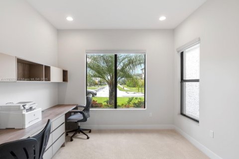 House in Boca Raton, Florida 5 bedrooms, 361.2 sq.m. № 1737582 - photo 30