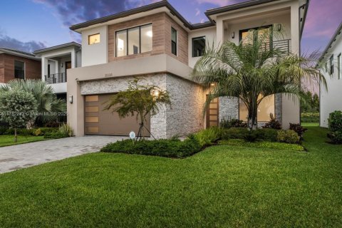 House in Boca Raton, Florida 5 bedrooms, 361.2 sq.m. № 1737582 - photo 6
