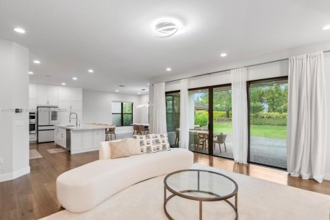 House in Boca Raton, Florida 5 bedrooms, 361.2 sq.m. № 1737582 - photo 15