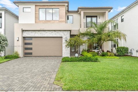 House in Boca Raton, Florida 5 bedrooms, 361.2 sq.m. № 1737582 - photo 2