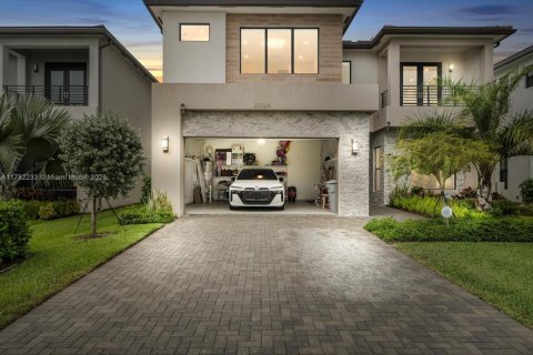 House in Boca Raton, Florida 5 bedrooms, 361.2 sq.m. № 1737582 - photo 3