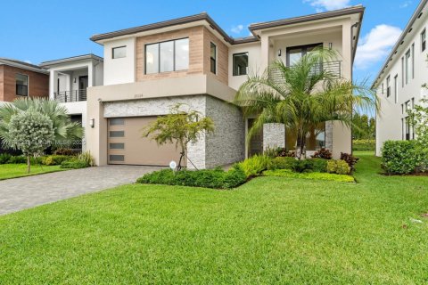 House in Boca Raton, Florida 5 bedrooms, 361.2 sq.m. № 1737582 - photo 5