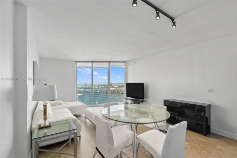 Condo in Miami, Florida, 1 bedroom  № 2052885 - photo 15