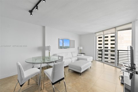 Condo in Miami, Florida, 1 bedroom  № 2052885 - photo 9