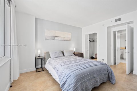 Condo in Miami, Florida, 1 bedroom  № 2052885 - photo 18
