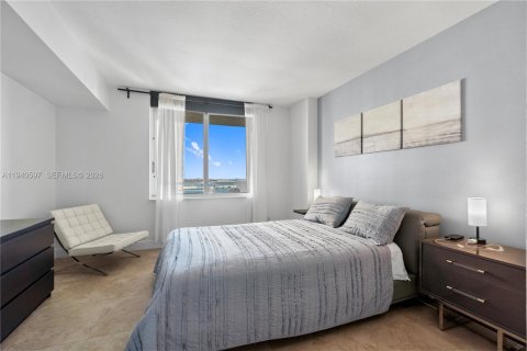 Condo in Miami, Florida, 1 bedroom  № 2052885 - photo 19