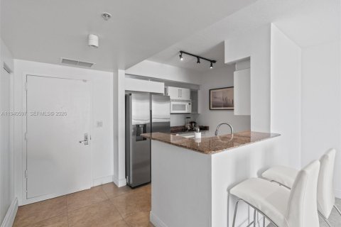 Condo in Miami, Florida, 1 bedroom  № 2052885 - photo 5