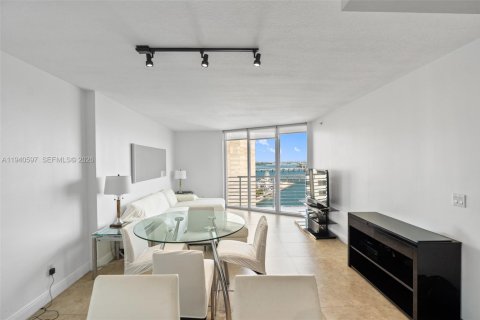 Condo in Miami, Florida, 1 bedroom  № 2052885 - photo 13