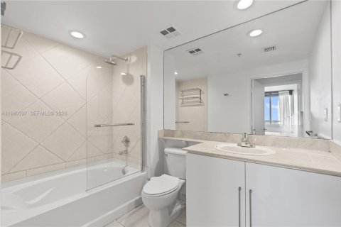 Condo in Miami, Florida, 1 bedroom  № 2052885 - photo 20