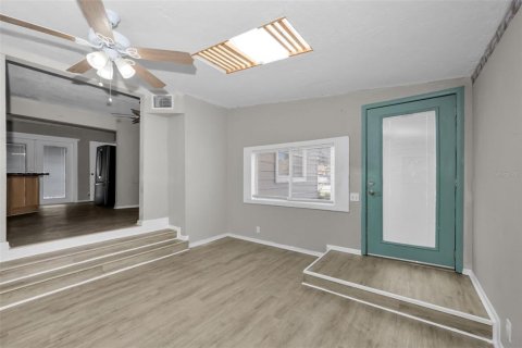 House in Tarpon Springs, Florida 3 bedrooms, 109.62 sq.m. № 2152346 - photo 3