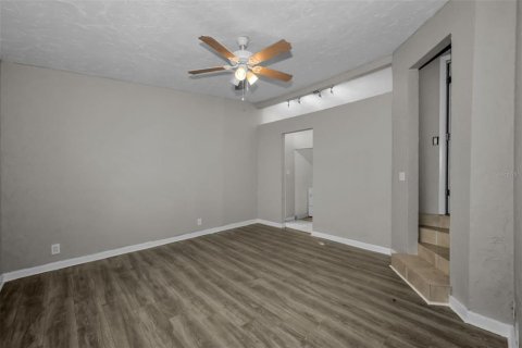 House in Tarpon Springs, Florida 3 bedrooms, 109.62 sq.m. № 2152346 - photo 12