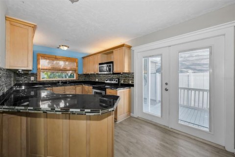 House in Tarpon Springs, Florida 3 bedrooms, 109.62 sq.m. № 2152346 - photo 8