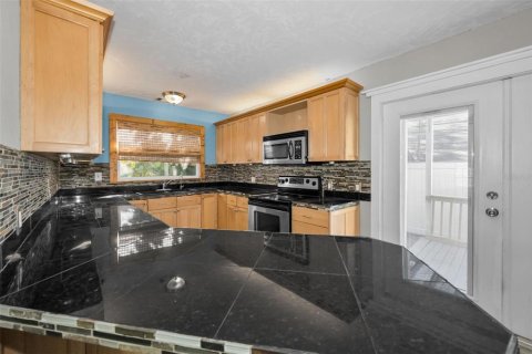 House in Tarpon Springs, Florida 3 bedrooms, 109.62 sq.m. № 2152346 - photo 11