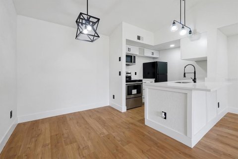 Condo in Orlando, Florida, 2 bedrooms  № 1679295 - photo 9