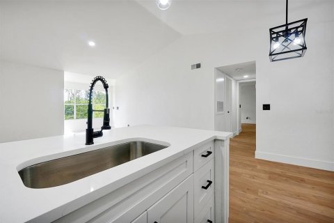 Condo in Orlando, Florida, 2 bedrooms  № 1679295 - photo 7