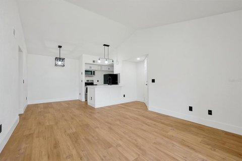Condo in Orlando, Florida, 2 bedrooms  № 1679295 - photo 10