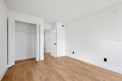 Condo in Orlando, Florida, 2 bedrooms  № 1679295 - photo 16