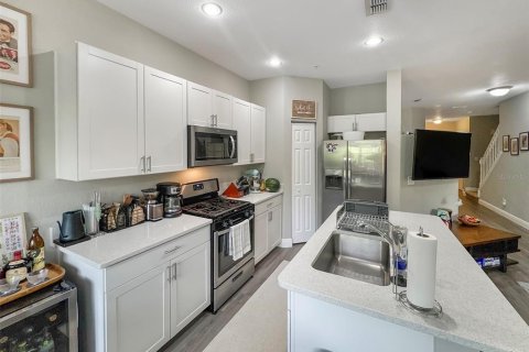 Townhouse in Four Corners, Florida 3 bedrooms, 156.63 sq.m. № 1852976 - photo 2