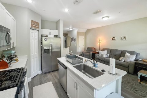 Townhouse in Four Corners, Florida 3 bedrooms, 156.63 sq.m. № 1852976 - photo 3