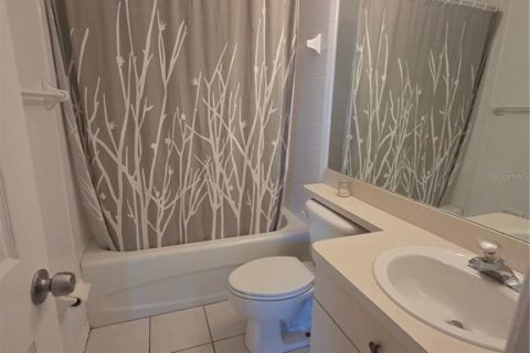 Townhouse in Kenneth City, Florida 3 bedrooms, 136.1 sq.m. № 1917289 - photo 9