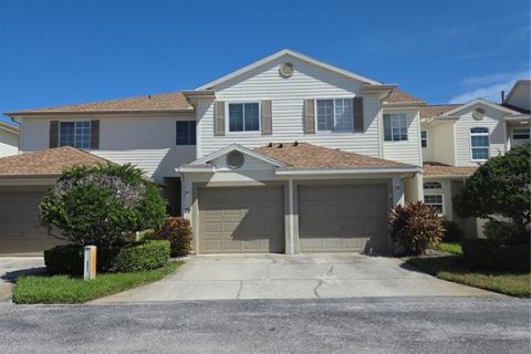 Townhouse in Kenneth City, Florida 3 bedrooms, 136.1 sq.m. № 1917289 - photo 1