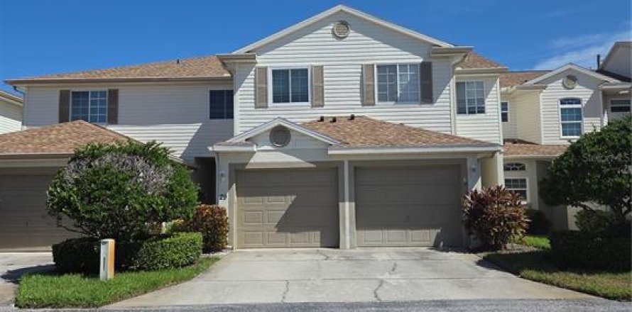 Adosado en Kenneth City, Florida 3 dormitorios, 136.1 m2 № 1917289