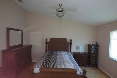 Townhouse in Kenneth City, Florida 3 bedrooms, 136.1 sq.m. № 1917289 - photo 10