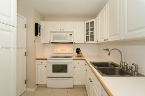 Купить кондоминиум в Майами, Флорида 2 спальни, 102.19м2, № 2049256 - фото 13