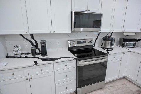 Commercial property in Daytona Beach, Florida 5 bedrooms, 338.16 sq.m. № 1787444 - photo 18