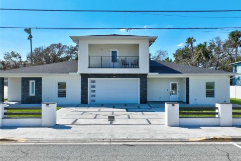 Commercial property in Daytona Beach, Florida 5 bedrooms, 338.16 sq.m. № 1787444 - photo 1