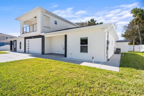 Commercial property in Daytona Beach, Florida 5 bedrooms, 338.16 sq.m. № 1787444 - photo 4