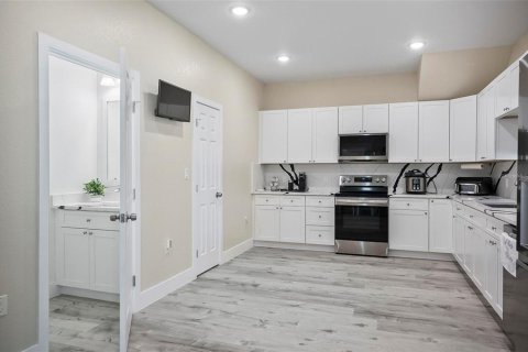 Commercial property in Daytona Beach, Florida 5 bedrooms, 338.16 sq.m. № 1787444 - photo 16