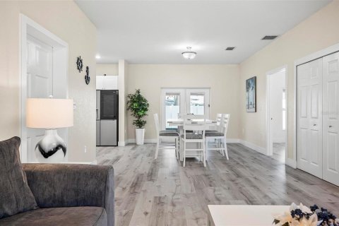 Commercial property in Daytona Beach, Florida 5 bedrooms, 338.16 sq.m. № 1787444 - photo 8