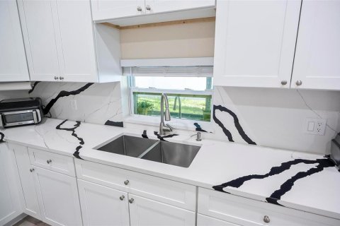 Commercial property in Daytona Beach, Florida 5 bedrooms, 338.16 sq.m. № 1787444 - photo 19