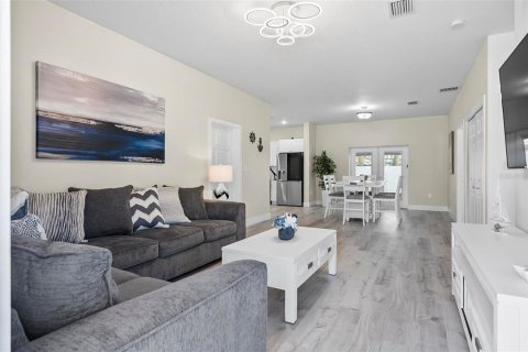 Commercial property in Daytona Beach, Florida 5 bedrooms, 338.16 sq.m. № 1787444 - photo 5